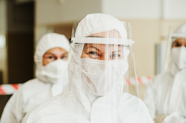 protective-suit-5716753_640
